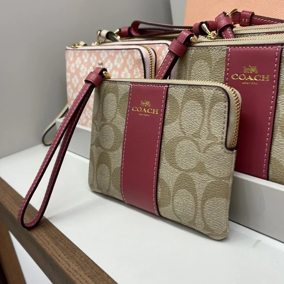 Coach Corner Zip Wristlet In Signature Canvas IM/Khaki Multi /Rouge - Picture 2 of 16